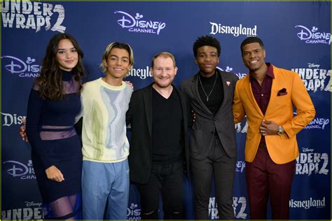 Goofy Joins the Cast of 'Under Wraps 2' at the Movie's Premiere at Disneyland! | Photo 1358035 ...