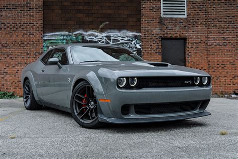 2018 Dodge Challenger SRT Hellcat Review: - W I D E B O O T Y - Motor Illustrated