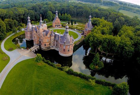 Aerial views of fairy tale castles from around the world | Fairytale castle, Beautiful castles ...