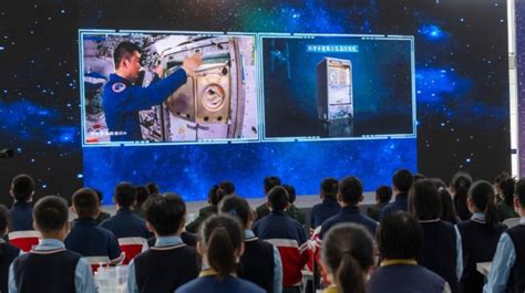 Chinese astronauts give lecture from space station- China.org.cn