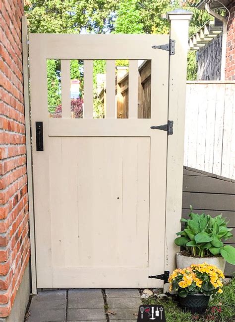 How To Make A DIY Garden Gate - Free building plans and tutorial