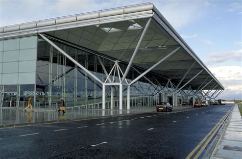 How to Get From London Stansted Airport to London