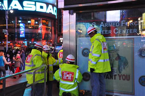 Times Square Panel Installation in Advance of New Year's E… | Flickr