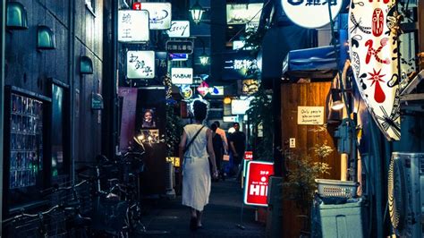 Shinjuku's Golden Gai: Best bars and how to get there - Japan Rail Pass