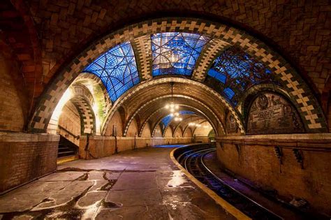 Secret places in New York: the old City Hall subway stop