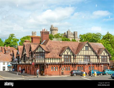 Town centre of Arundel in West Sussex, South East England Stock Photo - Alamy