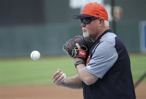 We now know Tigers manager Ron Gardenhire uses a (very loud) Kelly Clarkson ringtone - mlive.com