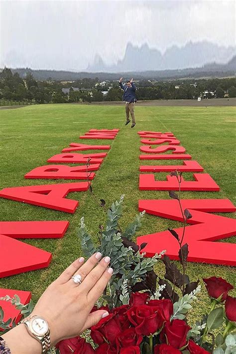 18 Best Romantic Proposals That Inspire You