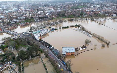 Major incident declared amid widespread flooding in England | Evening Standard