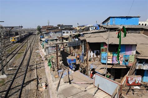 Tours that Dispel Negative Notions of Mumbai's Dharavi Slum | Slums, Dubai skyscraper, Great ...