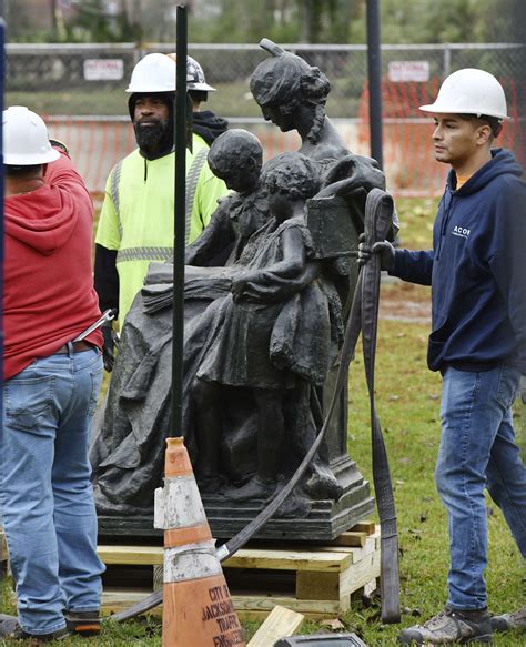 Jacksonville, Florida, mayor has Confederate monument removed after ...