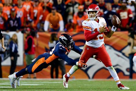 Patrick Mahomes’ lefty throw, 3 other great plays in Chiefs vs. Broncos - SBNation.com