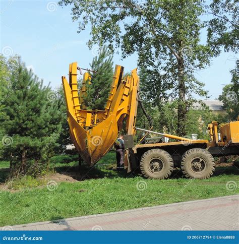 Tree Transplanter Heavy Machine. Machine for Transplanting Large Trees Stock Photo - Image of ...