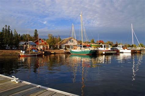 11 of the Best Lake Towns in America | Small town getaways, Grand ...