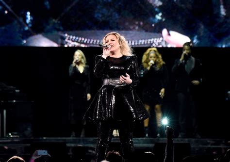 Kelly Clarkson Singing Other People's Songs | POPSUGAR Entertainment