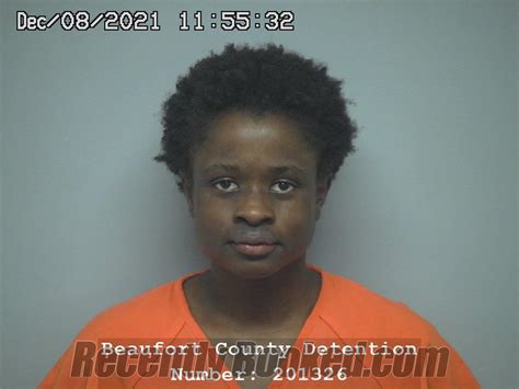 Recent Booking / Mugshot for FAITH AVEONA SAUNDERS in Beaufort County, South Carolina