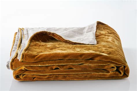 Leuvia. Silk Velvet Throw - Gold