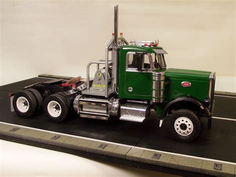 Peterbilt 359 "Pinocchio" (AMT/ 1:25) Model Truck Kits, Model Kits, Car ...