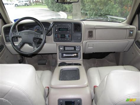 Neutral/Shale Interior 2005 GMC Yukon SLT 4x4 Photo #40006994 | GTCarLot.com