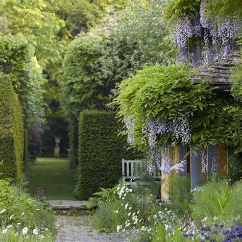 English Garden Landscapers Near Me – Beautiful Flower Arrangements and Flower Gardens