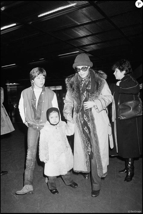 Romy Schneider avec ses enfants Sarah Biasini et David Meyen à l ...