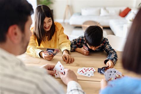 Beautiful family playing cards - Savvy Tokyo