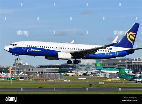 Ryanair Boeing 737-800 with dreamliner livery Stock Photo - Alamy