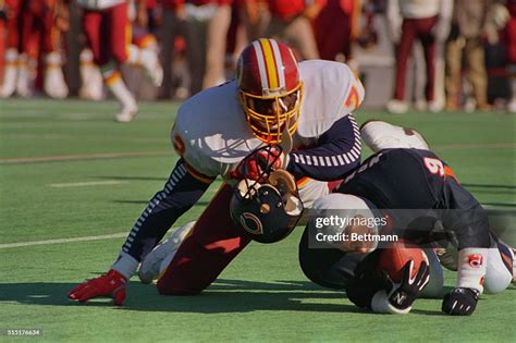 Washington Redskins' Dexter Manley sacks Bears' Jim McMahon knocking... News Photo - Getty Images