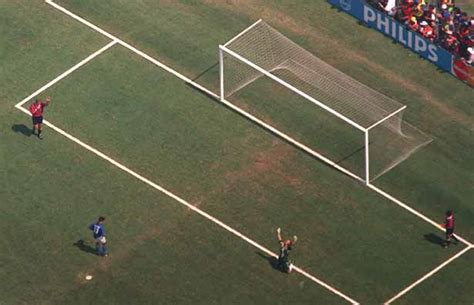 Baggio 1994 penalty - Football Pantheon