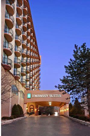 Embassy Suites by Hilton Hotel Kansas City - Plaza $134 ($̶1̶9̶7̶ ...