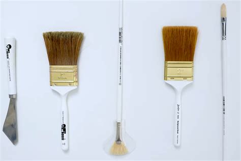 Which Brushes Does Bob Ross Use? Good Alternative? – The Paint Facts