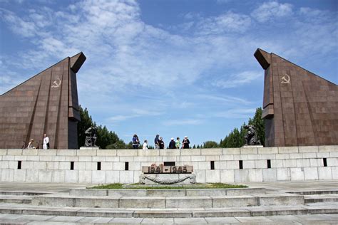 Soviet War Memorial in Treptower Park - andBerlin