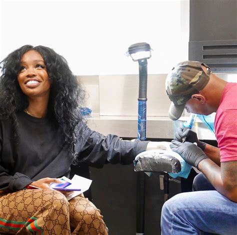 Sza getting a tattoo. 5-8-18 She Is Gorgeous, Beautiful Person, Black Girl Magic, Black Girls ...