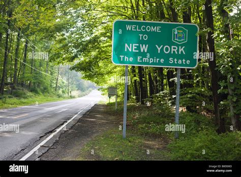 NY welcome sign that reads Welcome to New York the Empire State Stock Photo - Alamy