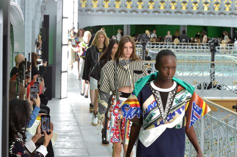 Watch the Louis Vuitton Runway Show Live - Fashionista