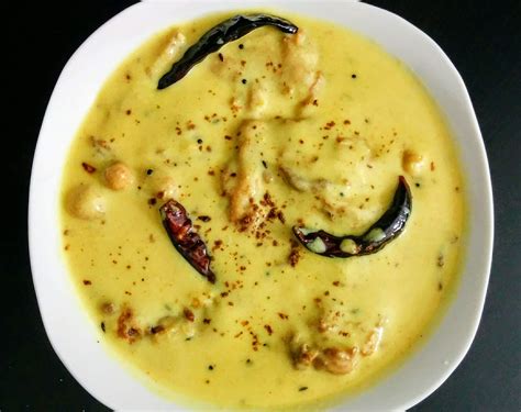 Kadhi Recipe | Punjabi Kadhi Pakora | Besan Ki Kadhi