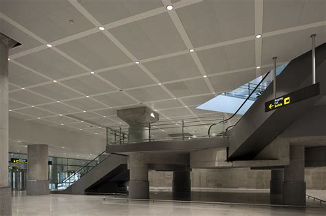 LED light: Malaga Airport, Terminal 3 - Community - Projects