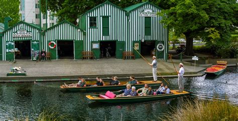 Things To Do In Christchurch: Punting On The Avon River