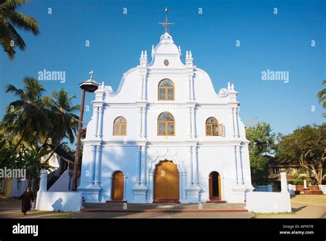 INDIA KERALA COCHIN NUN AND HOLY CROSS CHURCH Stock Photo - Alamy