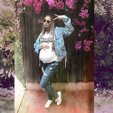 Laid Back Look from Beyonce's Pregnancy Fashion With Twins | E! News