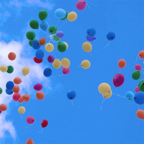 Sky Balloons iPad Air Wallpapers Free Download