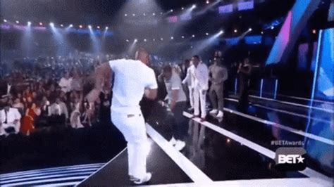 All the GIFs That Prove Kevin Hart Has the Dance Moves to Become the ...