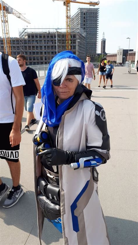 Elderly Woman Cosplaying as Ana from overwatch : r/gaming