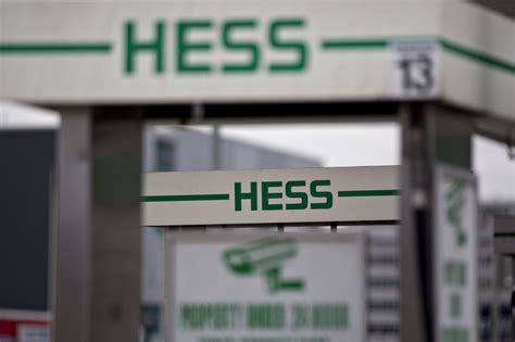 Hess (HES) Delivers Industry-Beating Valuation as Chevron (CVX) Acquires It - Bloomberg