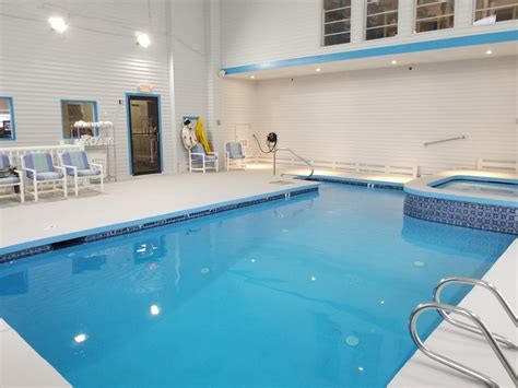 Hampton’s Heated Indoor Pool & Hot Tub – Hampton Village Inn