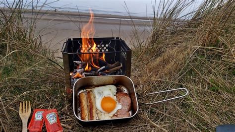 Campfire Cooking Breakfast In A Stainless Steel Mess Tin Bacon And Eggs - YouTube