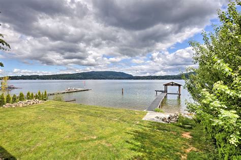 Lake Whatcom House w/ Boat Dock + Mountain View! - Bellingham, WA | Evolve