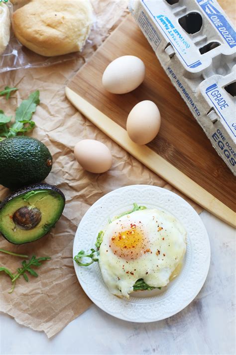 cheddar avocado breakfast sandwich