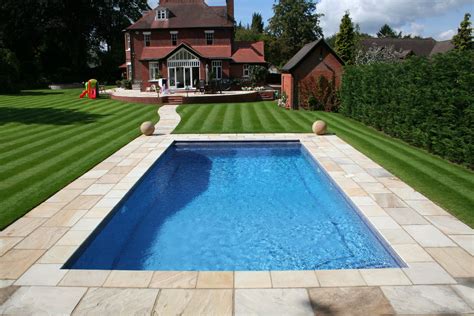 Rectangular Pool Designs | HomesFeed