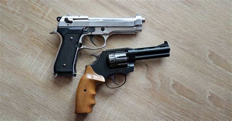 Choosing a Handgun: Differences between Revolvers vs. Semi-Automatic ...